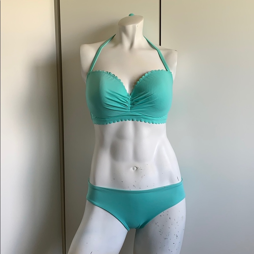 Victoria’s Secret bikini
